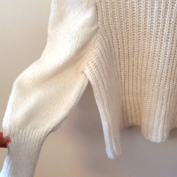 NWOT  Line and dot Sweater size L - Picture 6 of 9